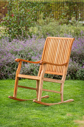 Schaukelstuhl aus Teakholz